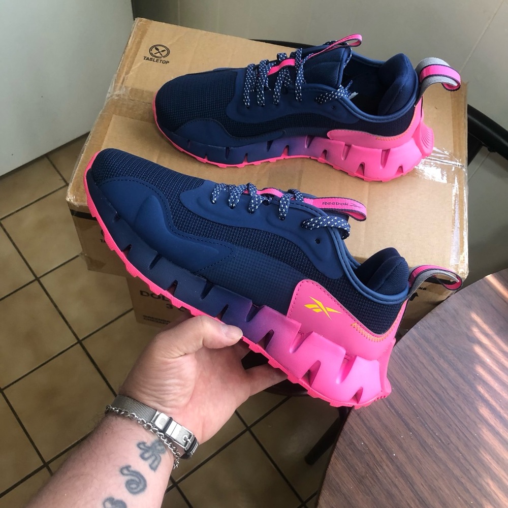 Women’s Reebok Zig Dynamica Navy Blue/Pink size 9.5